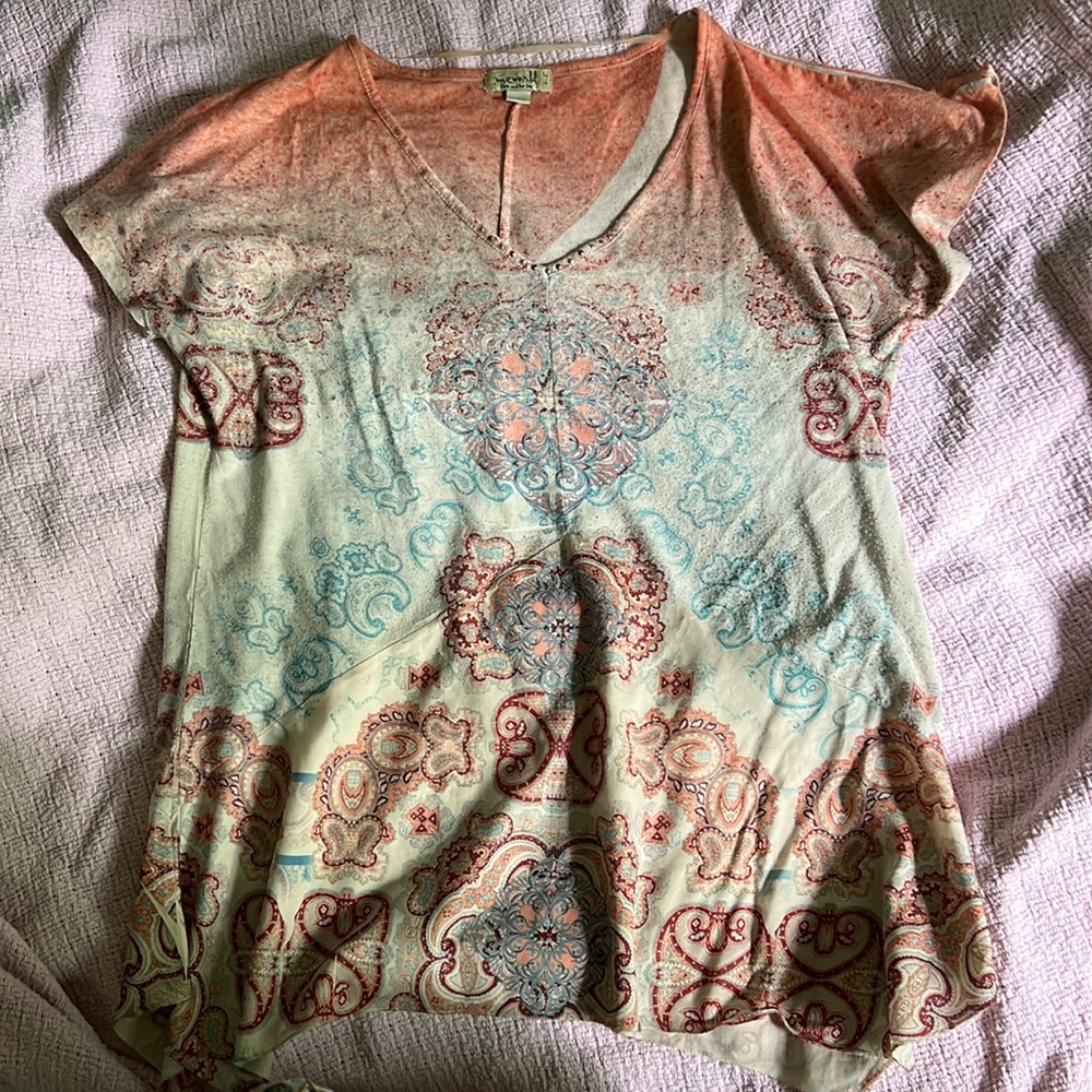 One World Top shirt size Large rust cream blue dark red Flowy